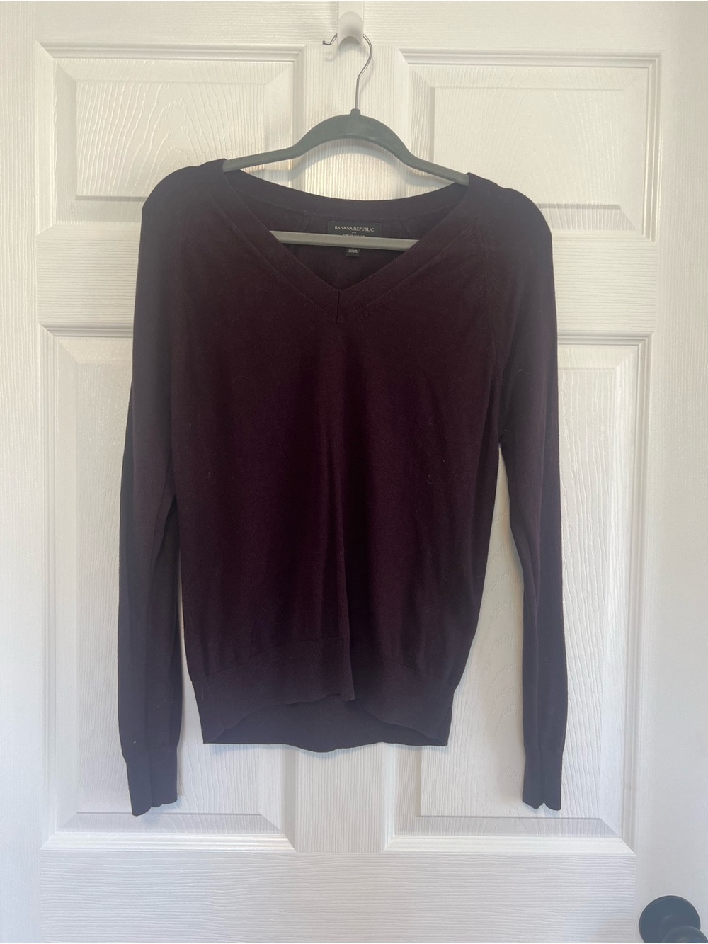 Banana Republic V-Neck Long Sleeve Sweater in Plum